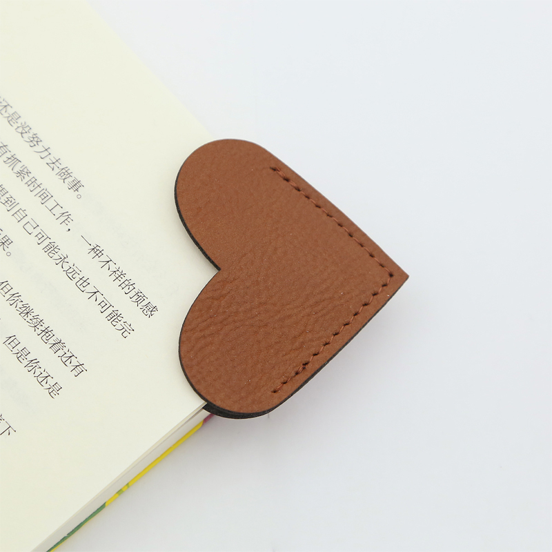 Marcapáginas en forma de corazón de polipiel láser