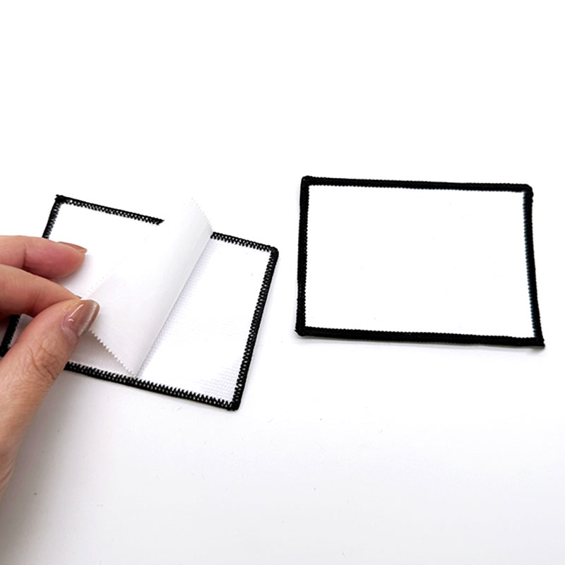 Parche Merrow de tela de sublimación rectangular de 3 1/2' x 2 1/2' con adhesivo