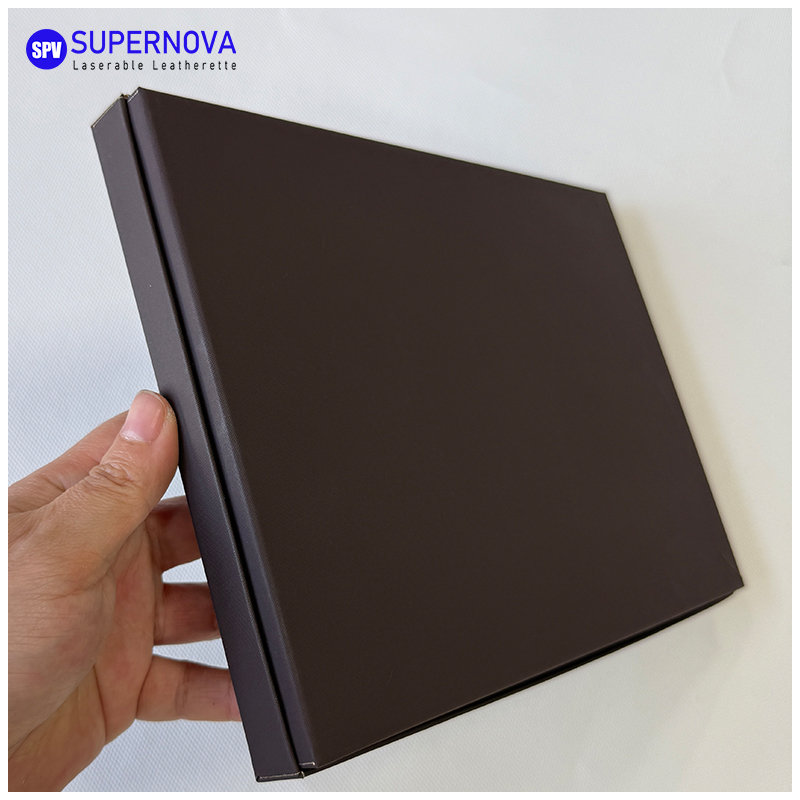 Caja de regalo de papel Kraft dorado grabada con láser