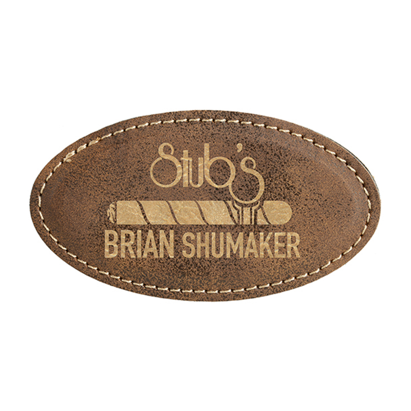 Manta ovalada con insignia de polipiel laserable y imán Manta ovalada con insignia de polipiel laserable y imán