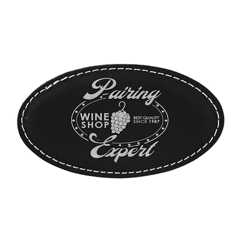 Manta ovalada con insignia de polipiel laserable y imán Manta ovalada con insignia de polipiel laserable y imán