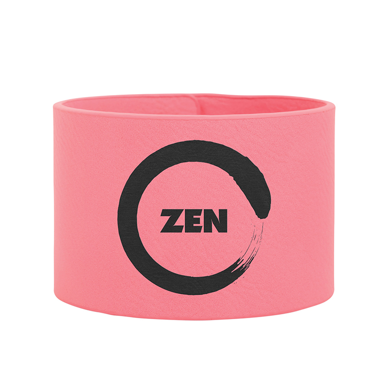 Pulsera de cuero sintético con láser de 9 1/2' x 1' Pulsera de cuero sintético con láser de 9 1/2' x 1'