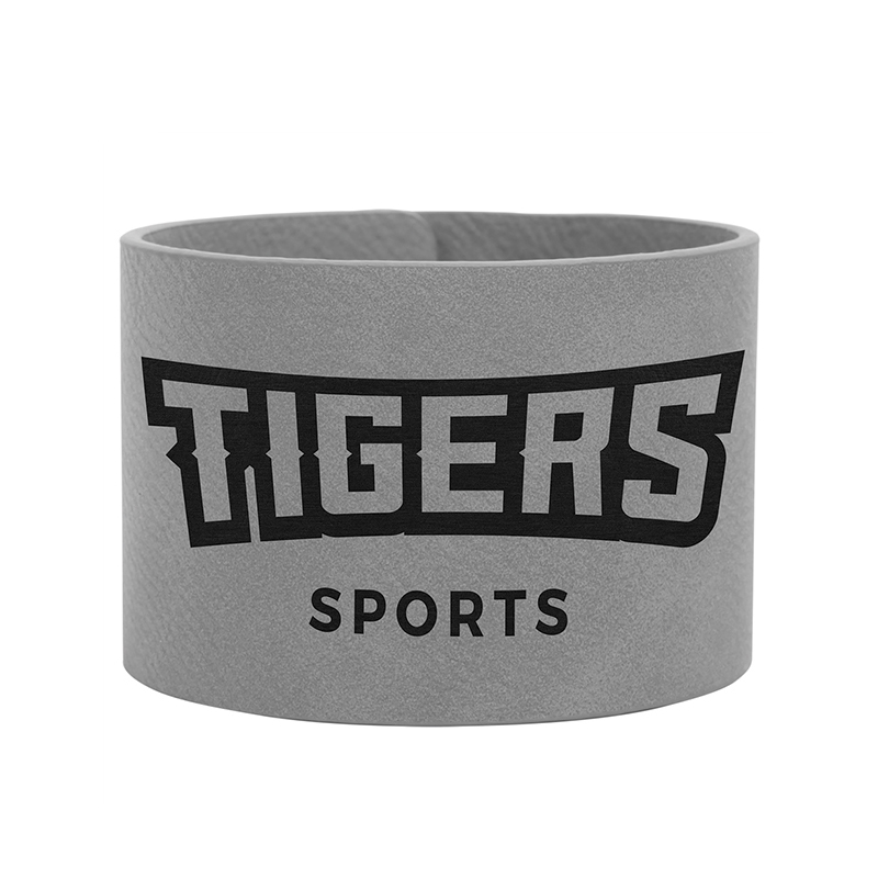 Pulsera de cuero sintético con láser de 8 1/2' x 3/4' Pulsera de cuero sintético con láser de 8 1/2' x 3/4'