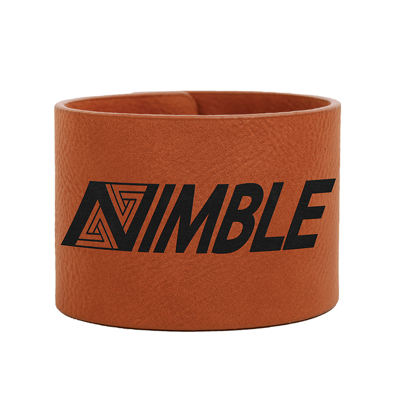 Pulsera de cuero sintético con láser de 8 1/2' x 3/4' Pulsera de cuero sintético con láser de 8 1/2' x 3/4'