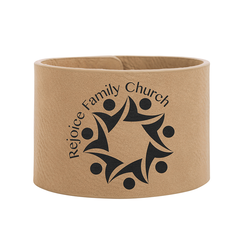 Pulsera de cuero sintético con láser de 9 1/2' x 1' Pulsera de cuero sintético con láser de 9 1/2' x 1'