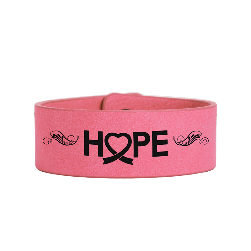 Pulsera de cuero sintético con láser de 9 1/2' x 1' Pulsera de cuero sintético con láser de 9 1/2' x 1'