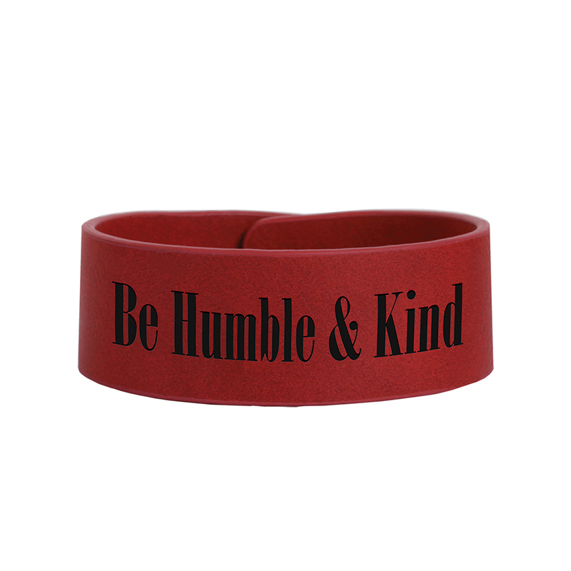 Pulsera de cuero sintético láser de 9 1/2' x 2' Pulsera de cuero sintético láser de 9 1/2' x 2'