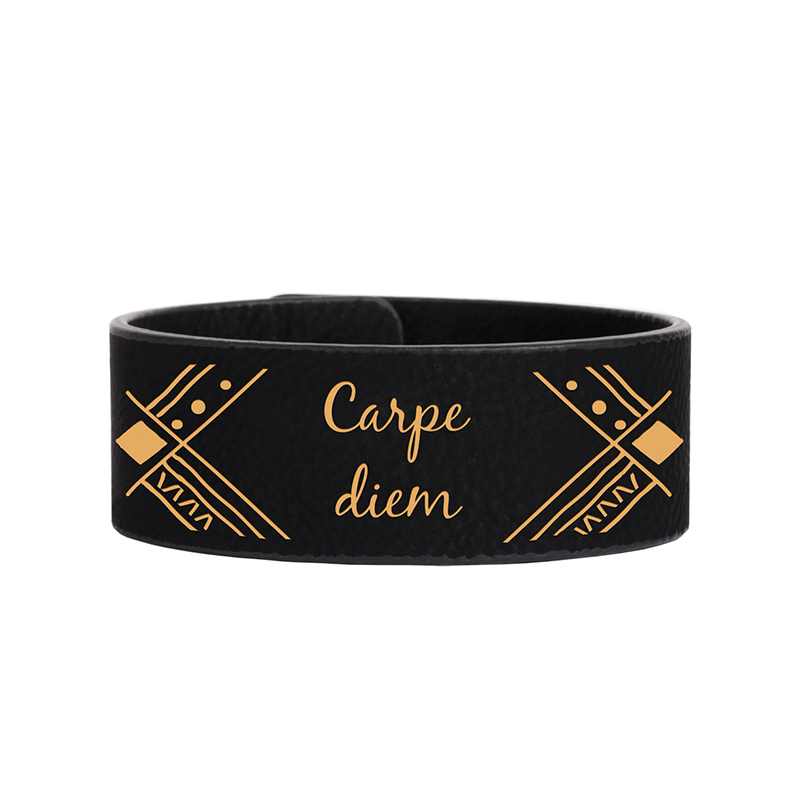 Pulsera de cuero sintético con láser de 9 1/2' x 1' Pulsera de cuero sintético con láser de 9 1/2' x 1'